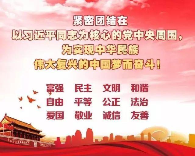 沙滩游玩的女孩们