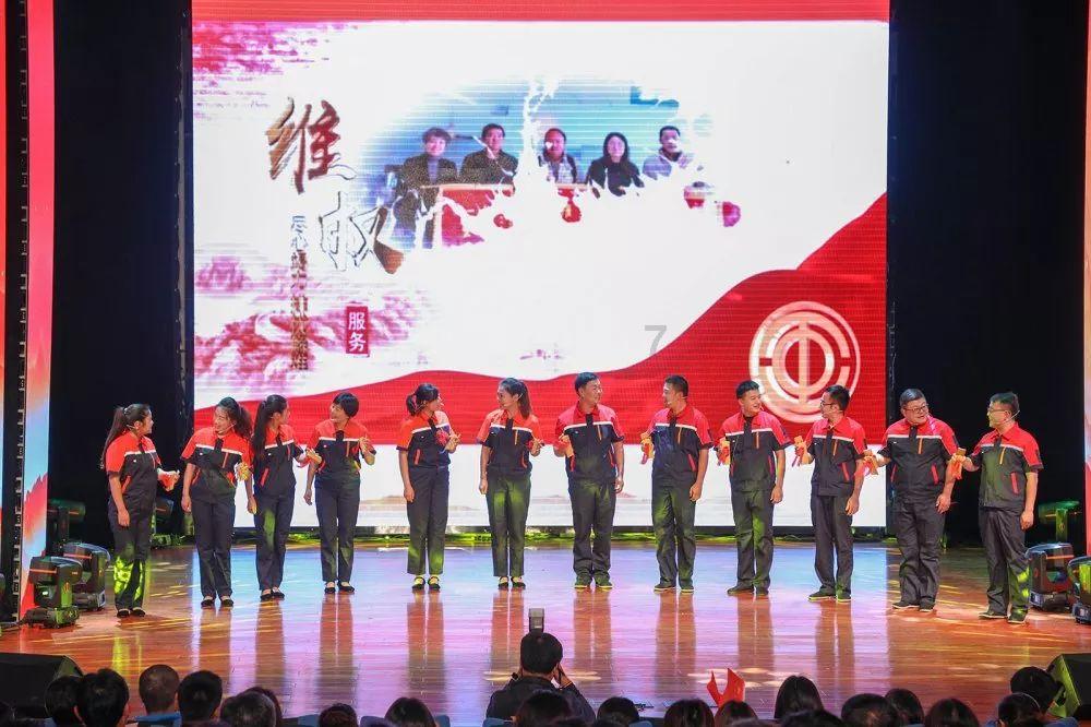 别装了,已经露馅了