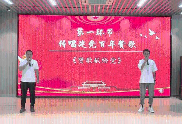 江西南昌:凤凰沟梅花竞相开放 汉服游客拍照打卡忙