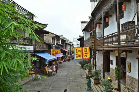《爱情公寓1》为了能够得到漂亮老师的介绍方式子乔答应了一菲什么呢？游戏画面
