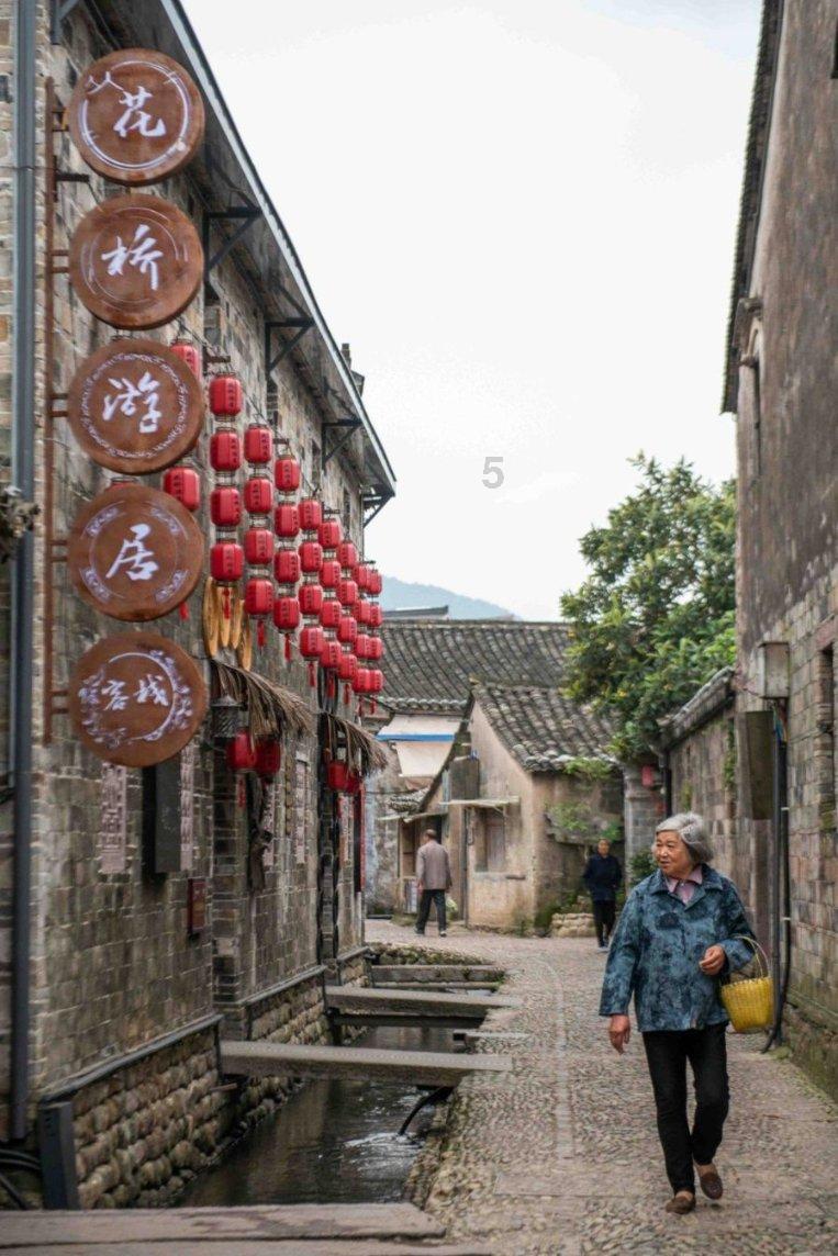 探索钟南山is+famous+to+chinese+people是什么意思啊?