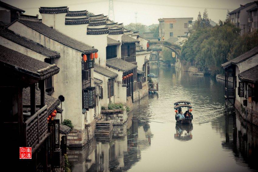 美国航空盘中异动 股价大涨5.07%报14.31美元