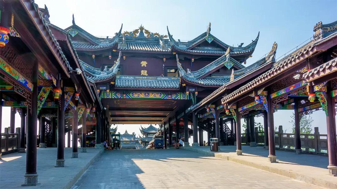 宅男财经|A股大跌,“华”字辈个股为何逆势上涨?
